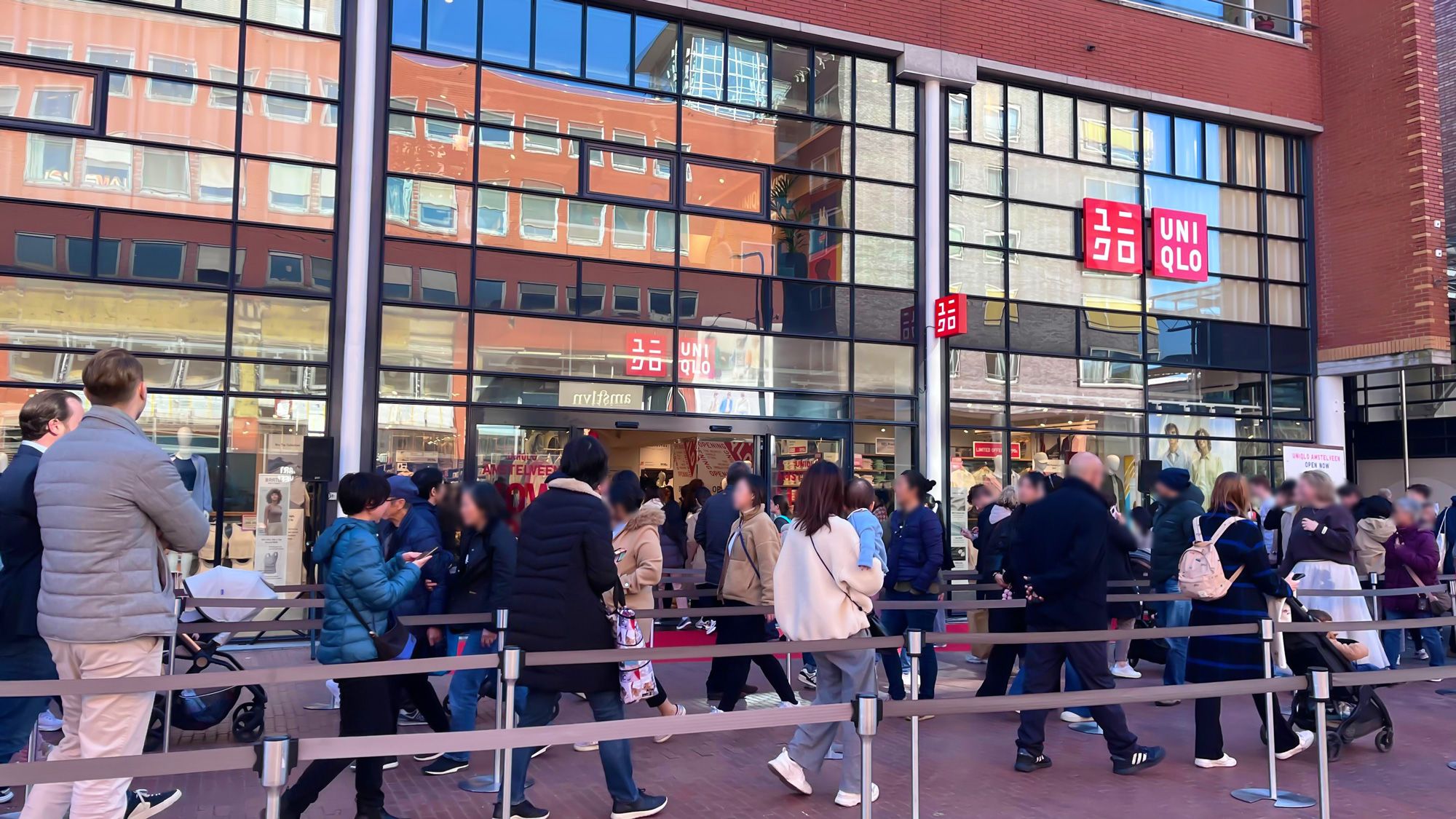 ユニクロ新店舗がアムステルフェーンに!限定ミッフィーも