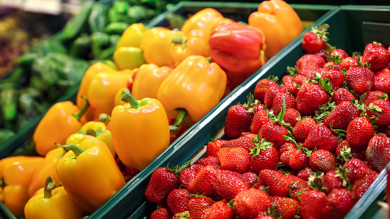 農薬残留の多い果物と野菜、1位は?─パプリカ、柑橘類、イチゴが最多